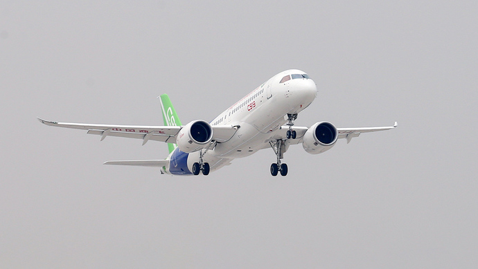 C919驾驶舱、升降桌、腔镜吻合器……“上海设计”亮相中国工业设计展