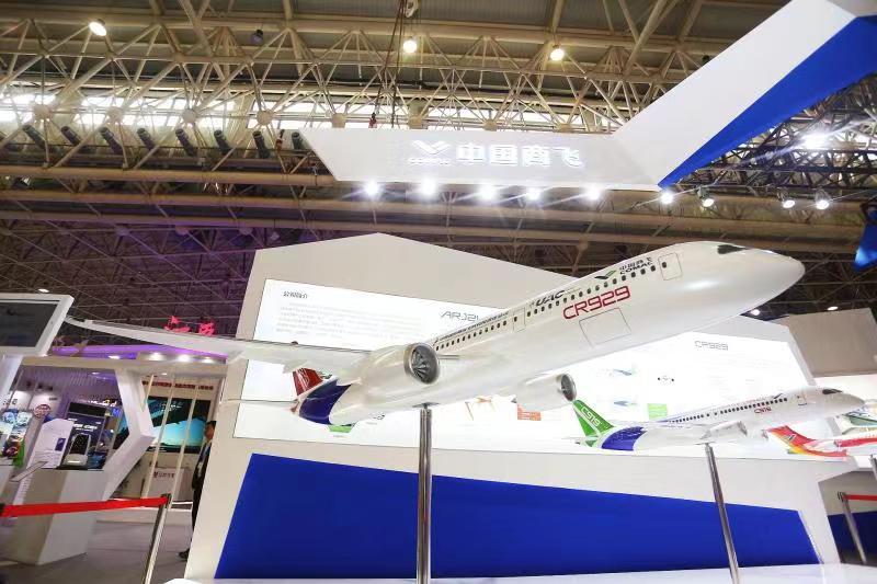 C919驾驶舱、升降桌、腔镜吻合器……“上海设计”亮相中国工业设计展